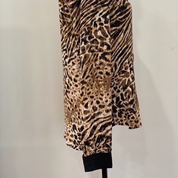ABS Animal Print Button Up Blouse ๐๐
- Picture 6 of 11